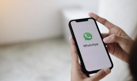Stovky milionů účtů na WhatsAppu čelí útokům. Jejich data jsou prodávána za tisíce dolarů
