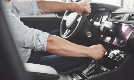 Moderní systémy v autě zvýší bezpečnost za volantem, ulehčí parkování a vyhledají ukradený vůz