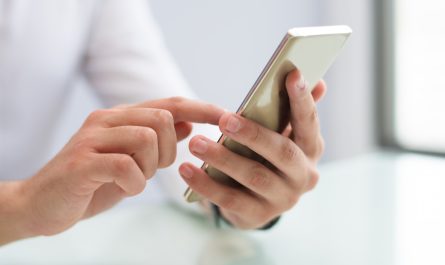 Vědci přestávají používání telefonů zatracovat. Podle nejnovější studie posiluje paměť