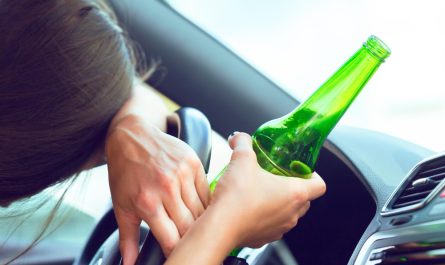 Poznat na silnici opilého řidiče není těžké. Tyhle znaky ho bezpečně prozradí
