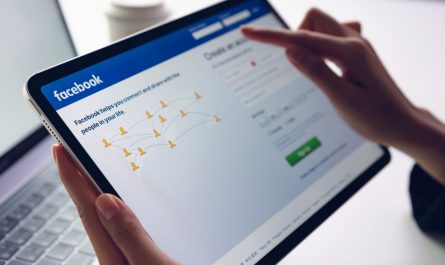 Facebook omezil možnost výdělku pro ruská média. Chce zamezit šíření dezinformací o krizi na Ukrajině