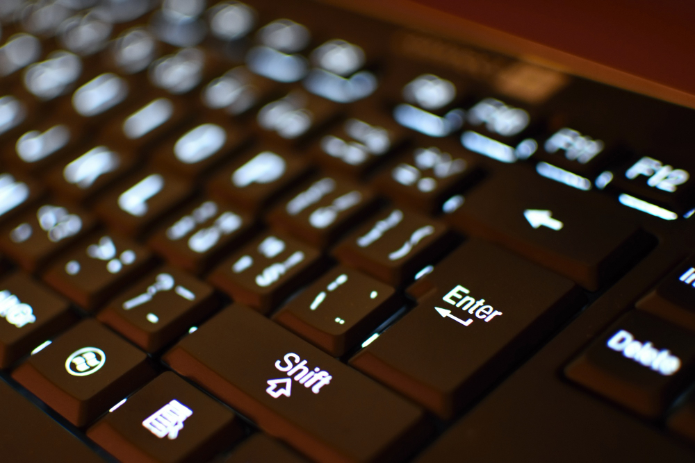 Každodenní používání dává klávesnici zabrat. K jejímu vyčištění postačí tři jednoduché kroky