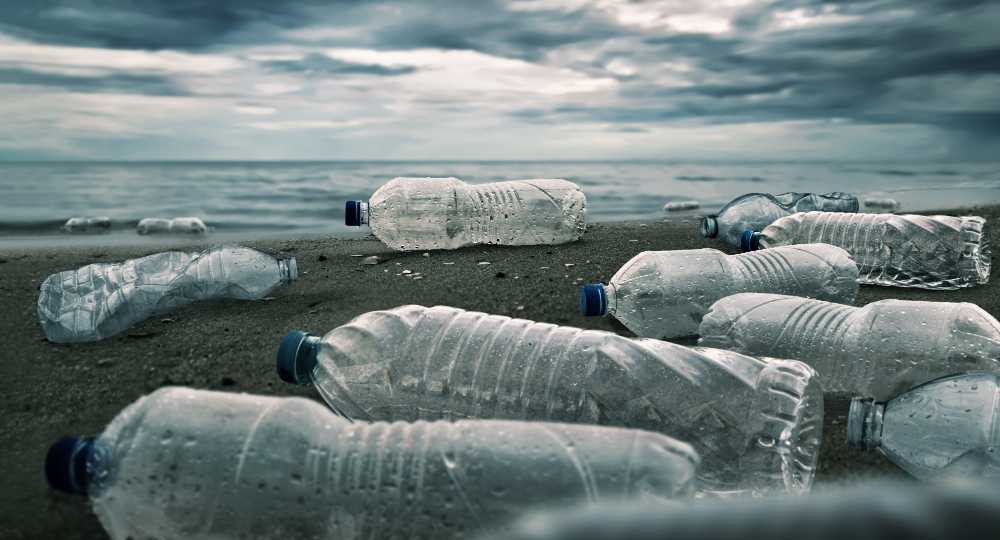 Plast v oceánech je riziko nejenom pro budoucí generace. Našel se i tam, kde to málokdo čeká