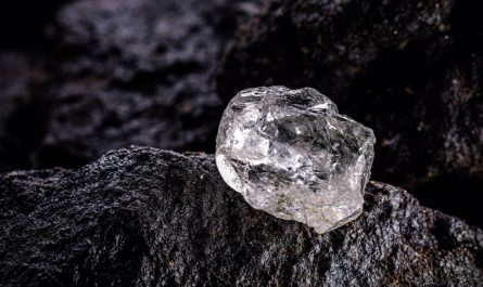 V Číně byl vytvořen nový typ skla, který je tvrdší než diamant